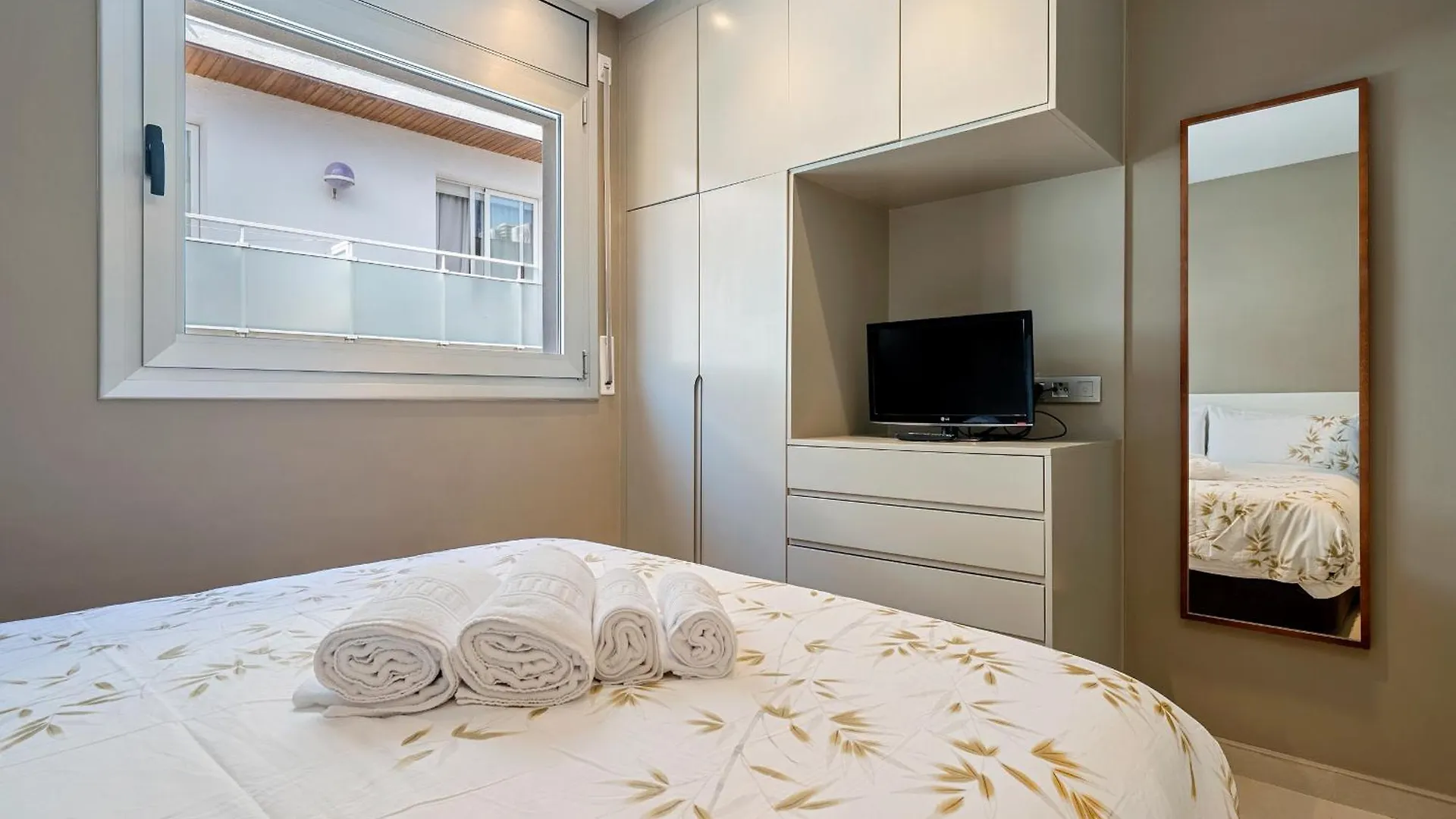 Hauzify I Apartaments La Martina Торредембарра
